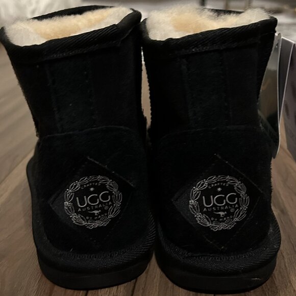 UGG Australia || US 7 NEW WITH TAGS - Picture 1 of 4